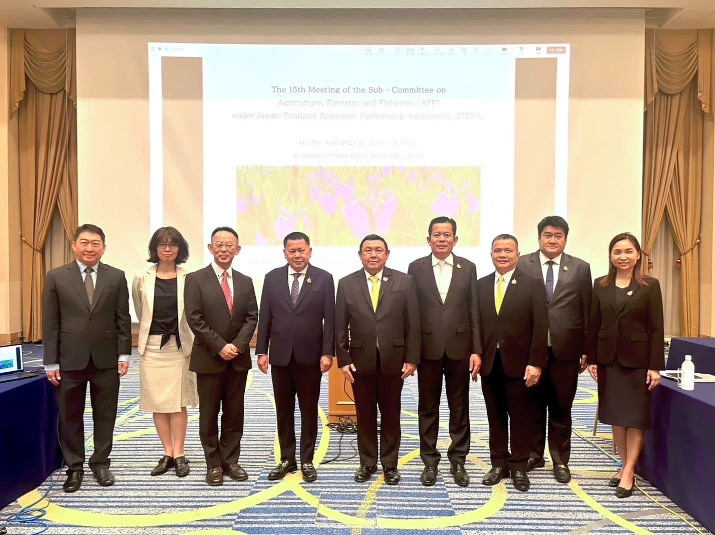 อธิบดีกรมส่งเสริมสหกรณ์ พร้อมด้วย ... พารามิเตอร์รูปภาพ 1