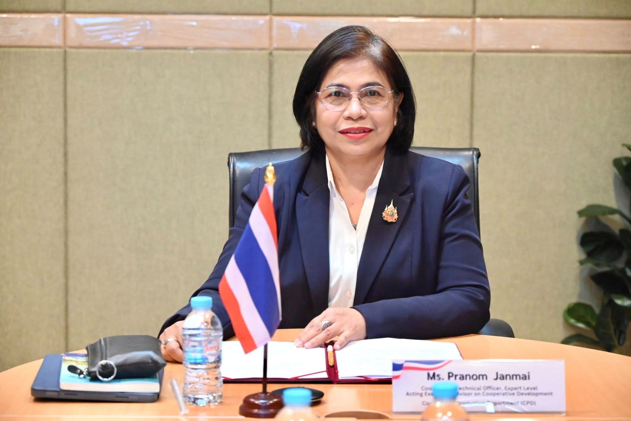 นางสาวปรานอม จันทร์ใหม่ รักษาการในตำแหน่ง ... พารามิเตอร์รูปภาพ 1