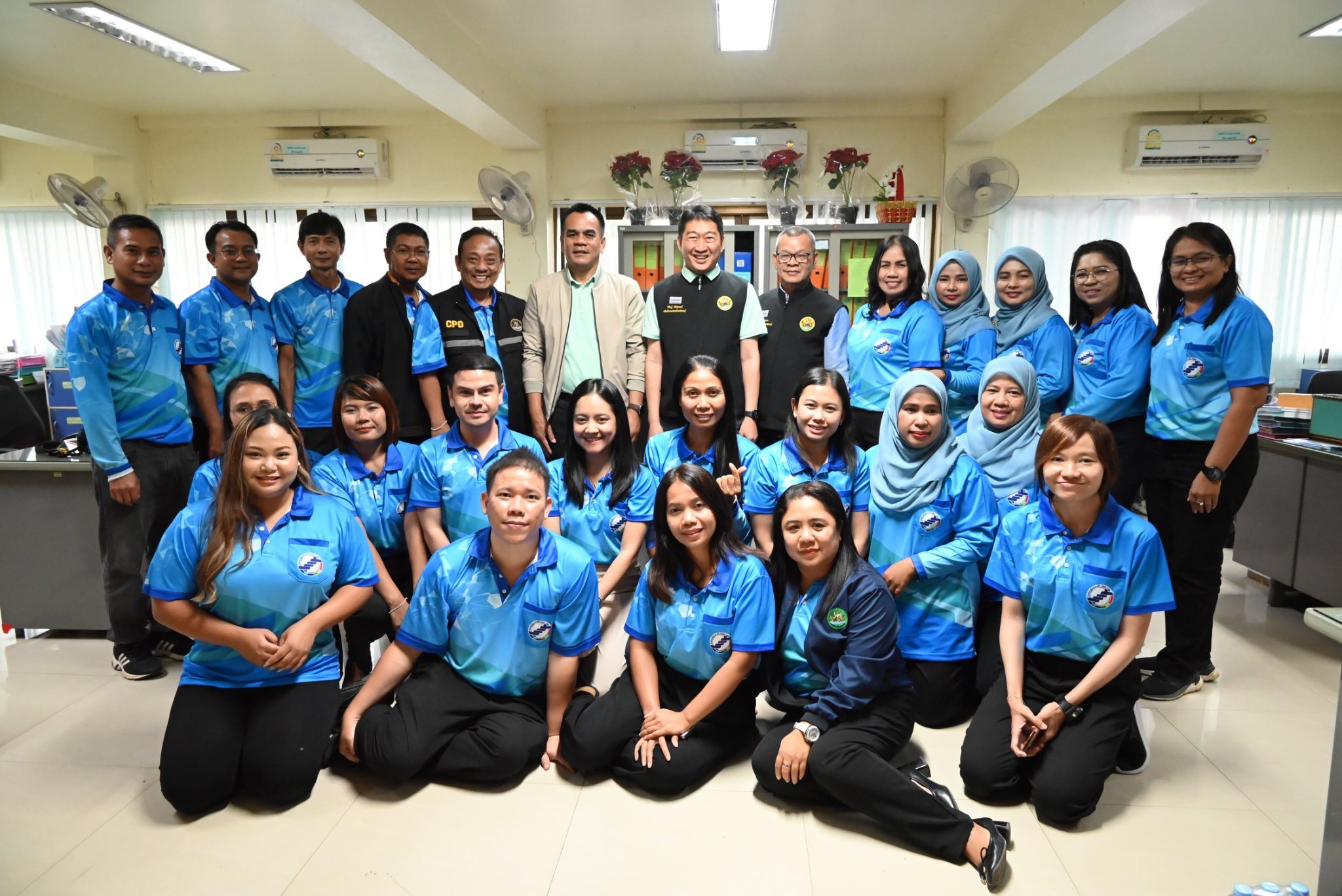 อธิบดีกรมส่งเสริมสหกรณ์ พร้อมด้วย อธิบดีกรมส่งเสริมสหกรณ์ ... พารามิเตอร์รูปภาพ 1
