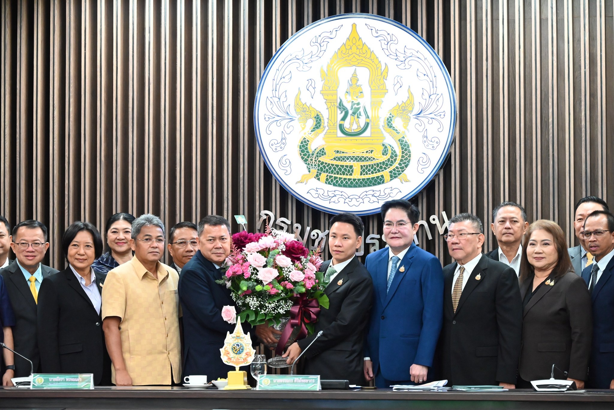 นายอรรถกร ศิริลัทธยากร รัฐมนตรีว่าการกระทรวงเกษตรและสหกรณ์ ... พารามิเตอร์รูปภาพ 1