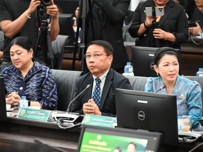 นายอรรถกร ศิริลัทธยากร รัฐมนตรีว่าการกระทรวงเกษตรและสหกรณ์ ... พารามิเตอร์รูปภาพ 21