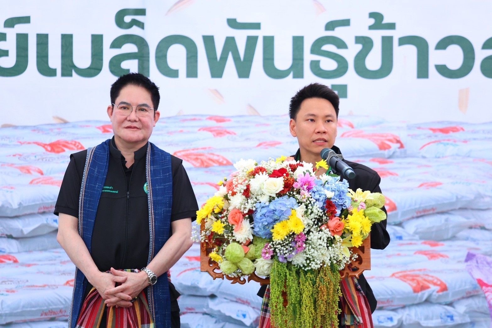 นายอรรถกร ศิริลัทธยากร รัฐมนตรีว่าการกระทรวงเกษตรและสหกรณ์ ... พารามิเตอร์รูปภาพ 1
