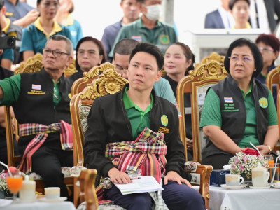 นายอรรถกร ศิริลัทธยากร รัฐมนตรีว่าการกระทรวงเกษตรและสหกรณ์ ... พารามิเตอร์รูปภาพ 6