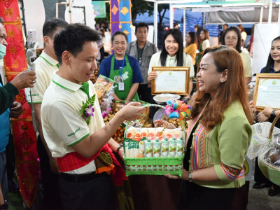 นายอรรถกร ศิริลัทยากร รัฐมนตรีว่าการกระทรวงเกษตรและสหกรณ์ ... พารามิเตอร์รูปภาพ 51