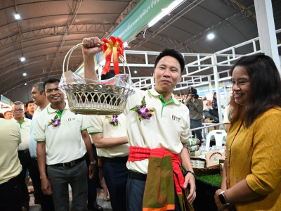 นายอรรถกร ศิริลัทยากร รัฐมนตรีว่าการกระทรวงเกษตรและสหกรณ์ ... พารามิเตอร์รูปภาพ 57