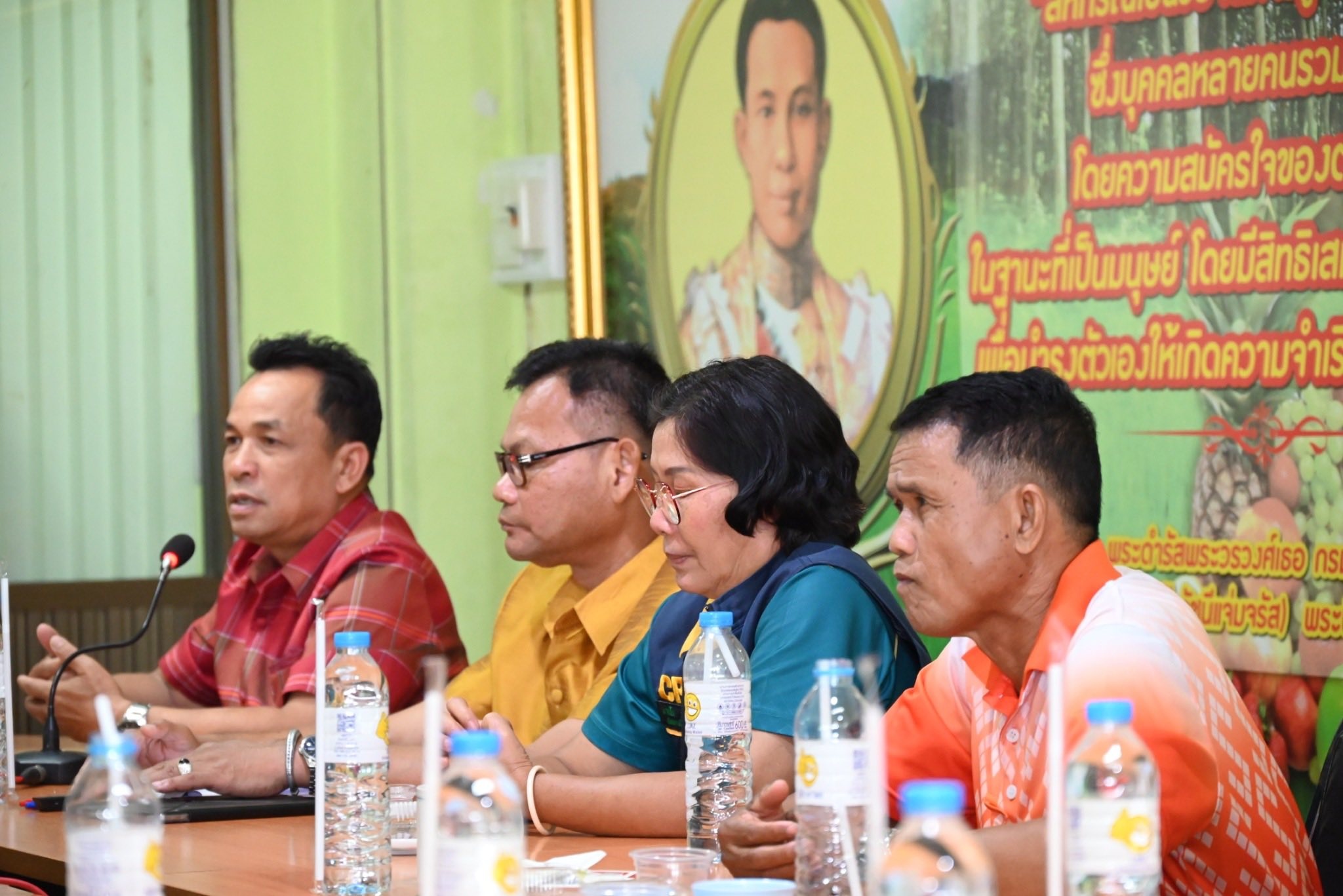 อธิบดีกรมส่งเสริมสหกรณ์ พร้อมด้วย ผู้ตรวจราชการกรม ... พารามิเตอร์รูปภาพ 14