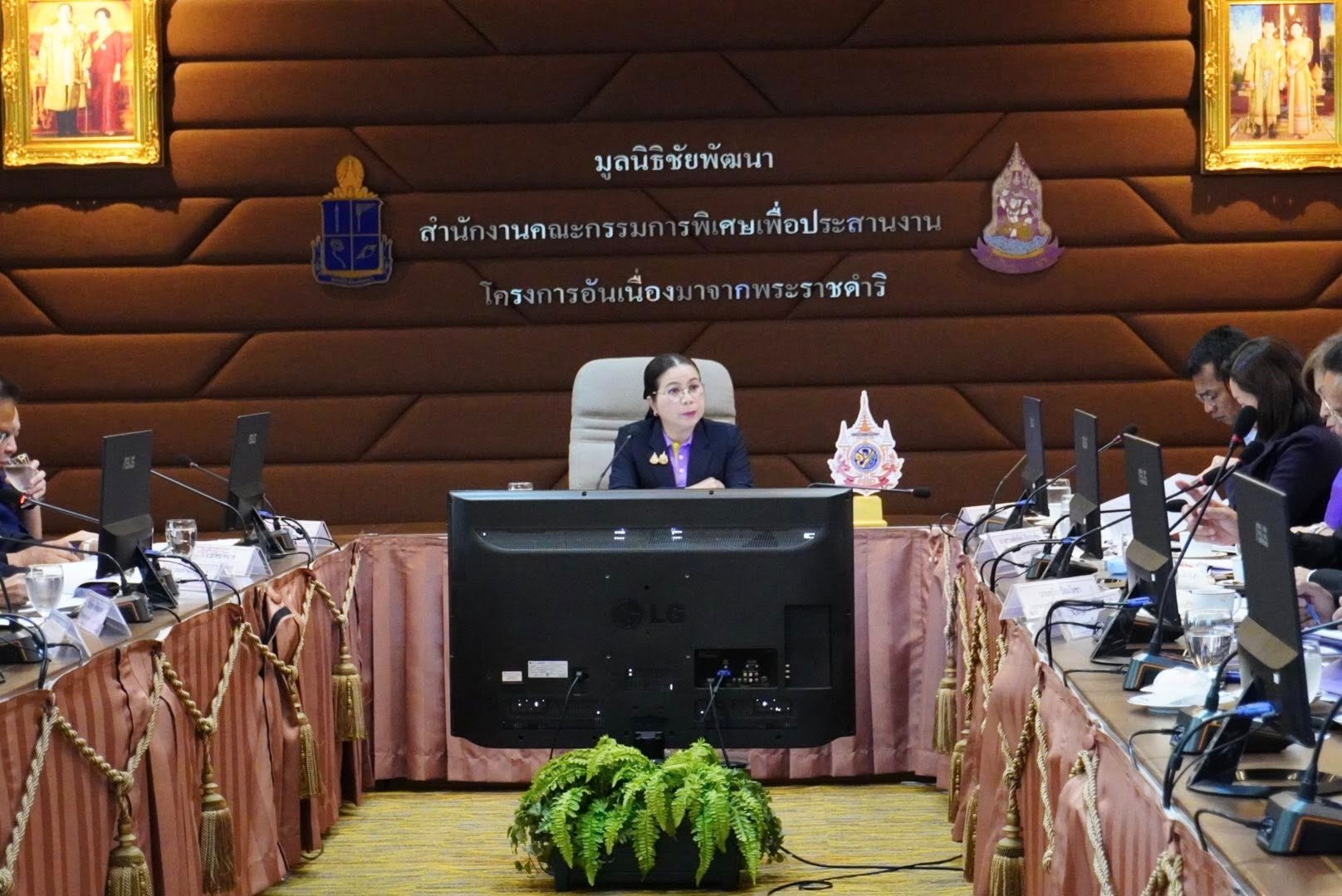 นางสุพร ตรีนรินทร์ เลขาธิการ กปร. ... พารามิเตอร์รูปภาพ 1