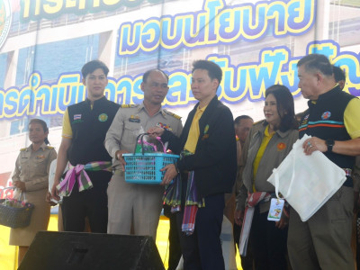 นายอรรถกร ศิริลัทธยากร รัฐมนตรีว่าการกระทรวงเกษตรและสหกรณ์ ... พารามิเตอร์รูปภาพ 11