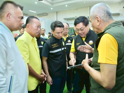 นายอรรถกร ศิริลัทธยากร รัฐมนตรีว่าการกระทรวงเกษตรและสหกรณ์ ... พารามิเตอร์รูปภาพ 14