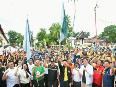 นายอรรถกร ศิริลัทธยากร รัฐมนตรีว่าการกระทรวงเกษตรและสหกรณ์ ... พารามิเตอร์รูปภาพ 12