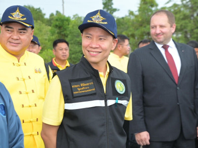 นายอรรถกร ศิริลัทธยากร รัฐมนตรีว่าการกระทรวงเกษตรและสหกรณ์ ... พารามิเตอร์รูปภาพ 12