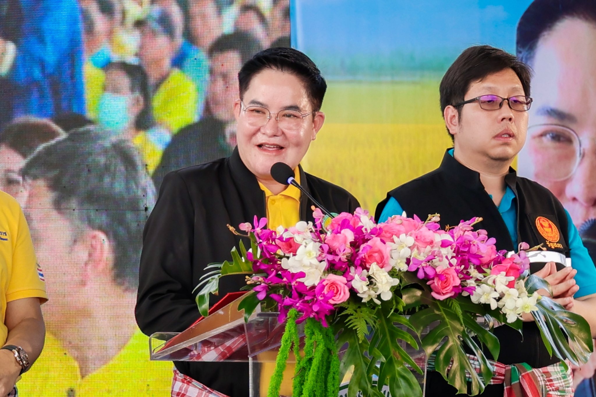 นายอัครา พรหมเผ่า รัฐมนตรีช่วยว่าการกระทรวงเกษตรและสหกรณ์ ... พารามิเตอร์รูปภาพ 1