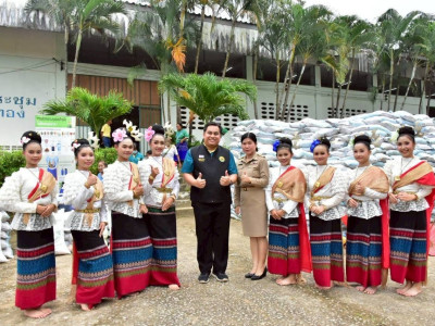นายอรรถกร ศิริลัทธยากร รัฐมนตรีว่าการกระทรวงเกษตรและสหกรณ์ ... พารามิเตอร์รูปภาพ 16