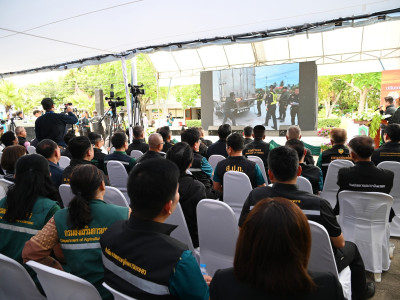 นายอรรถกร ศิริลัทธยากร รัฐมนตรีว่าการกระทรวงเกษตรและสหกรณ์ ... พารามิเตอร์รูปภาพ 21