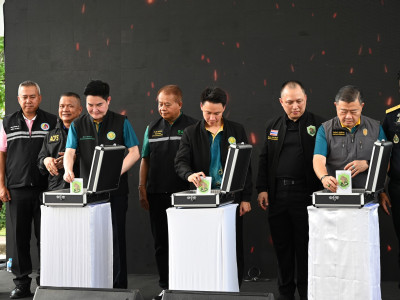 นายอรรถกร ศิริลัทธยากร รัฐมนตรีว่าการกระทรวงเกษตรและสหกรณ์ ... พารามิเตอร์รูปภาพ 27