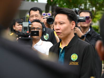 นายอรรถกร ศิริลัทธยากร รัฐมนตรีว่าการกระทรวงเกษตรและสหกรณ์ ... พารามิเตอร์รูปภาพ 7