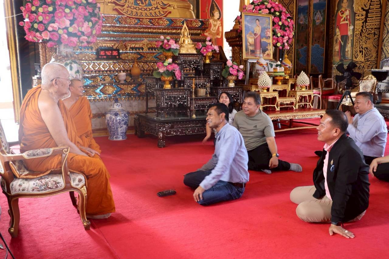 รองอธิบดีกรมส่งเสริมสหกรณ์ พร้อมด้วย นายรุ่งโรจน์ ... พารามิเตอร์รูปภาพ 1