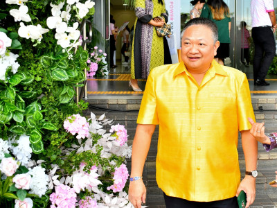 นายสาธิต ปานขำ เลขานุการกรมส่งเสริมสหกรณ์ ร่วมแสดงความยินดี ... พารามิเตอร์รูปภาพ 4