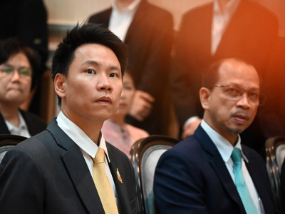 นายอรรถกร ศิริลัทธยากร รัฐมนตรีว่าการกระทรวงเกษตรและสหกรณ์ ... พารามิเตอร์รูปภาพ 9