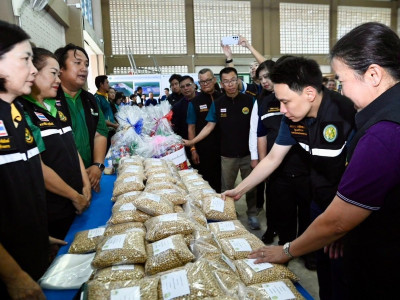 นายอรรถกร ศิริลัทธยากร รัฐมนตรีว่าการกระทรวงเกษตรและสหกรณ์ ... พารามิเตอร์รูปภาพ 25