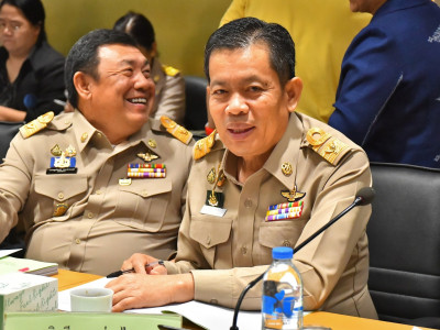 นายอรรถกร ศิริลัทธยากร รัฐมนตรีว่าการกระทรวงเกษตรและสหกรณ์ ... พารามิเตอร์รูปภาพ 13