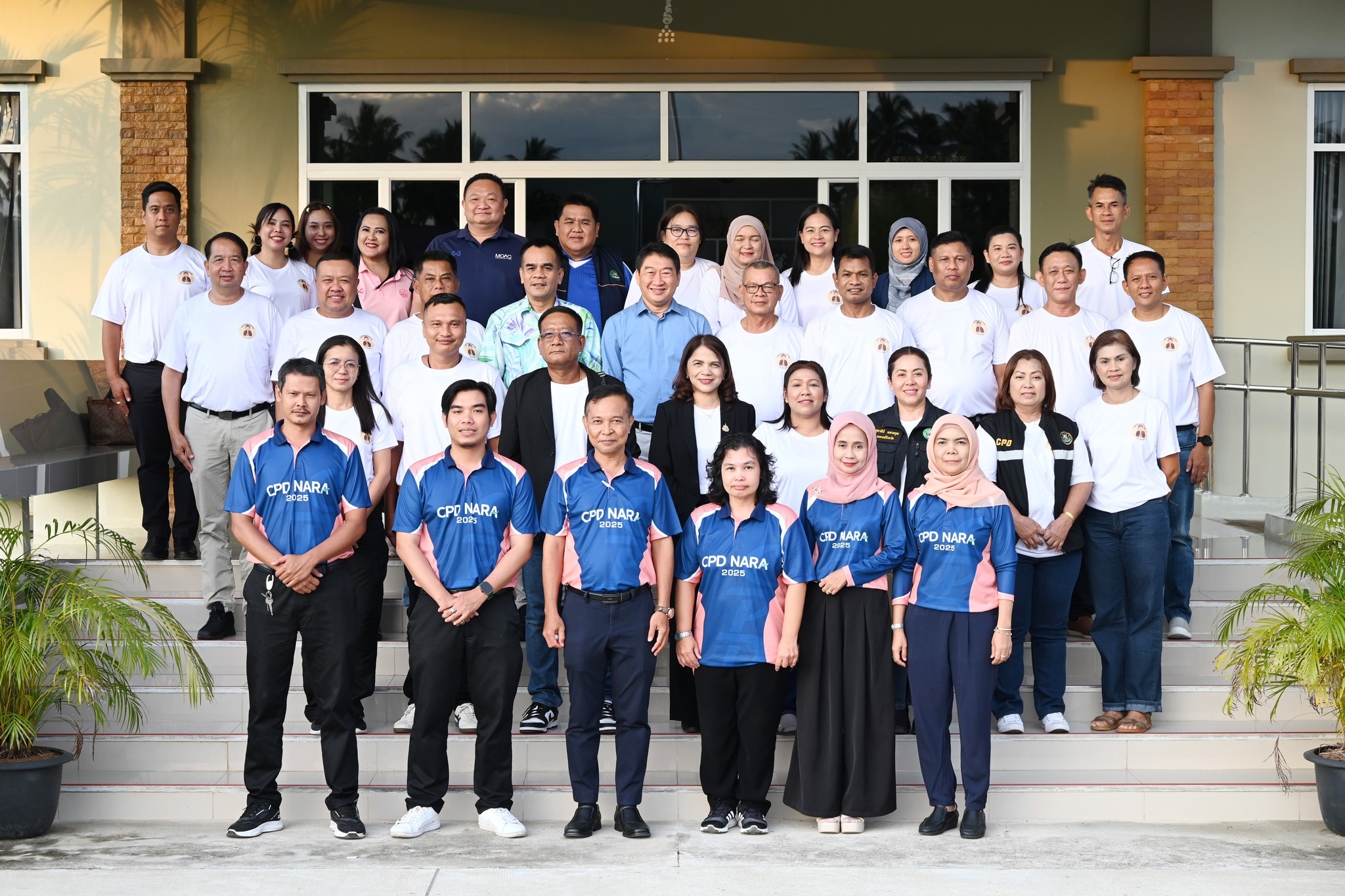 อธิบดีกรมส่งเสริมสหกรณ์ พร้อมด้วย นายประวัติ แดงบรรจง ... พารามิเตอร์รูปภาพ 1