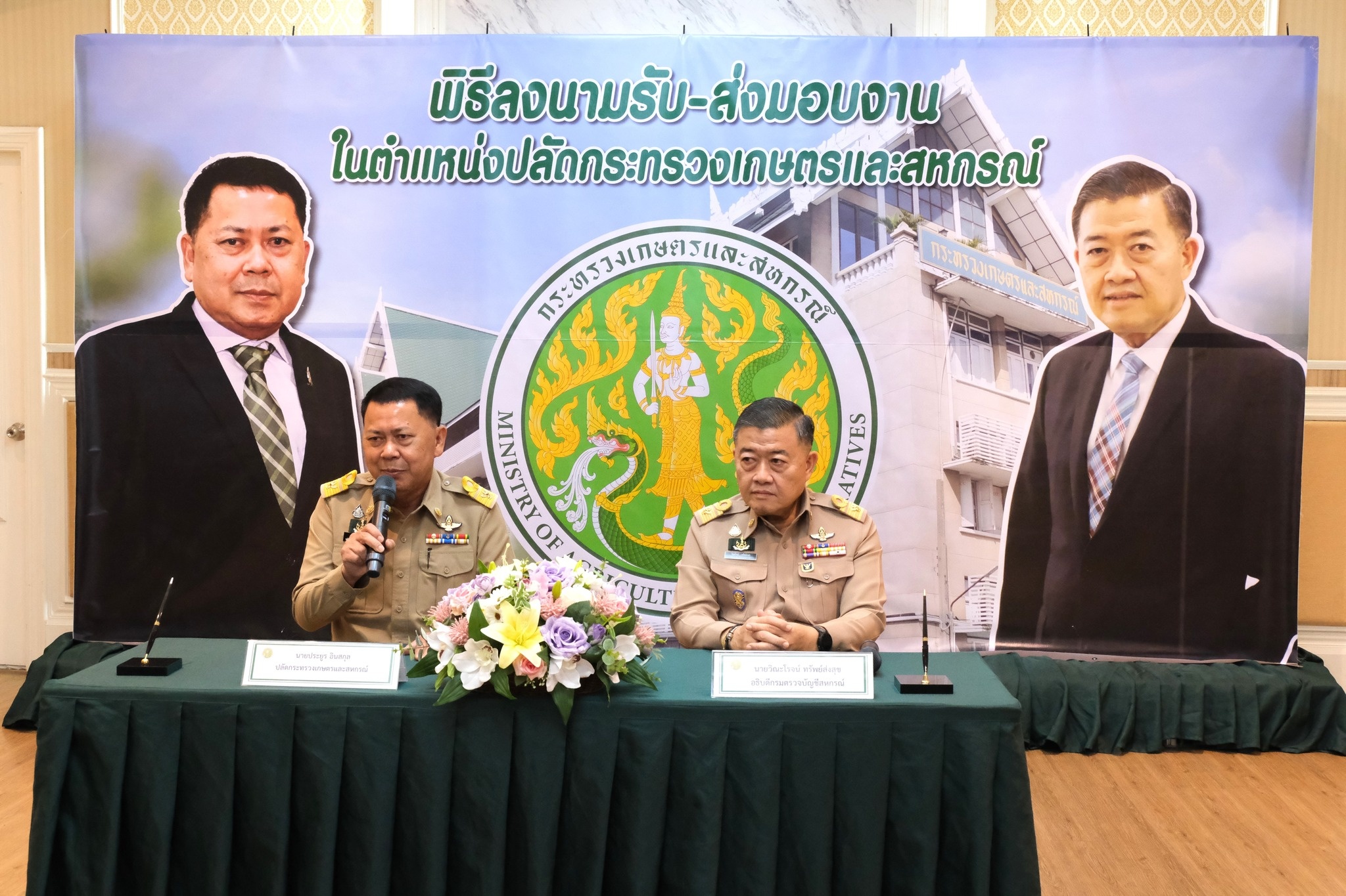 นายประยูร อินสกุล ปลัดกระทรวงเกษตรและสหกรณ์ และนายวิณะโรจน์ ... พารามิเตอร์รูปภาพ 1