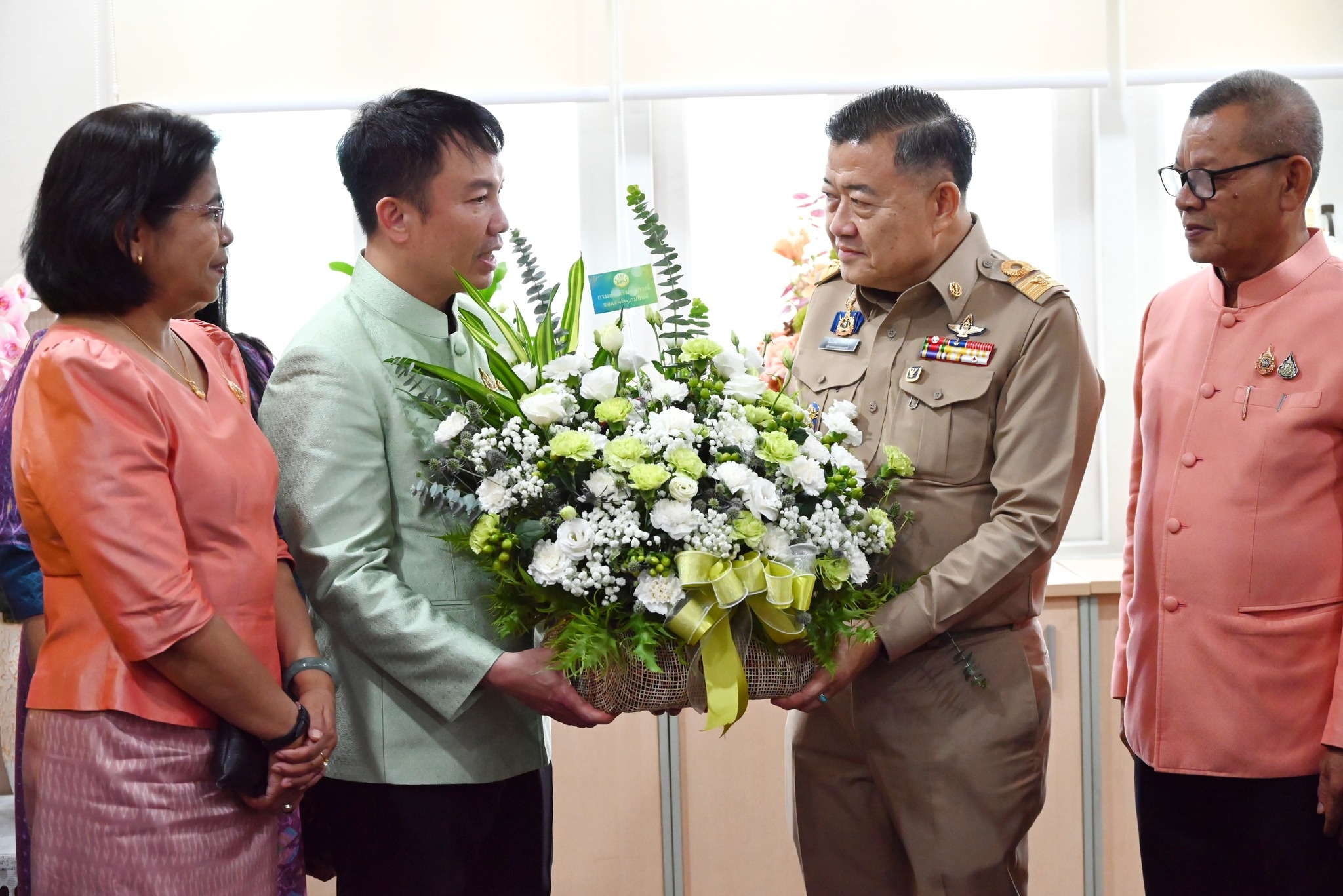 อธิบดีกรมส่งเสริมสหกรณ์ พร้อมด้วย ... พารามิเตอร์รูปภาพ 1