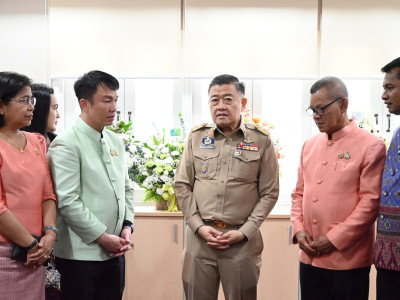 อธิบดีกรมส่งเสริมสหกรณ์ พร้อมด้วย ... พารามิเตอร์รูปภาพ 3