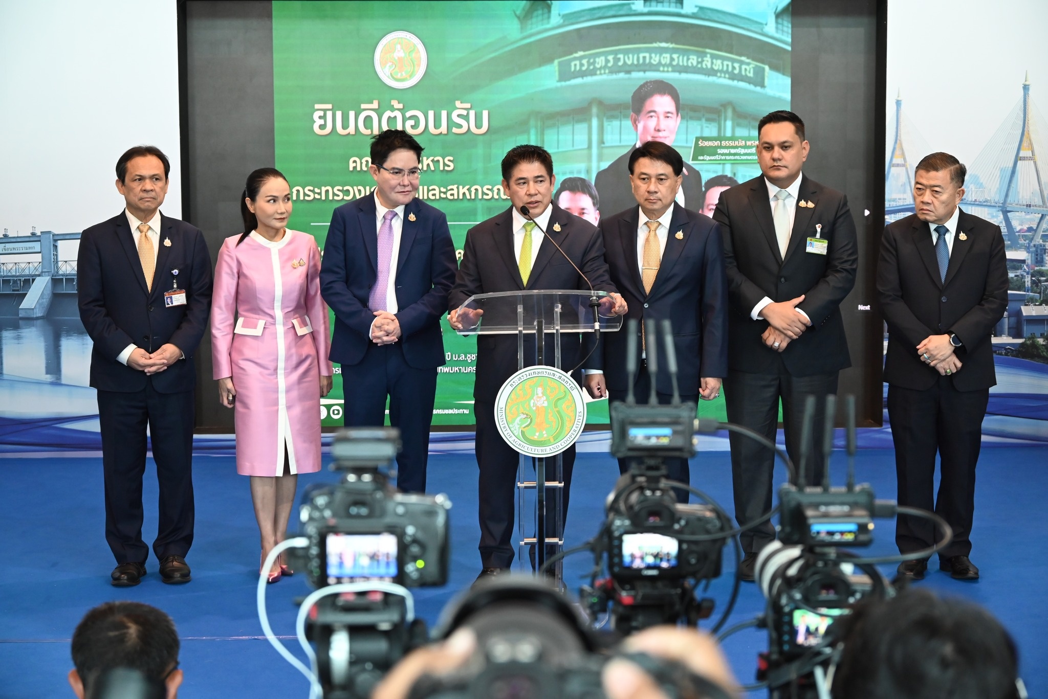 ร้อยเอก ธรรมนัส พรหมเผ่า รองนายกรัฐมนตรี และ รมว.เกษตรฯ ... พารามิเตอร์รูปภาพ 1