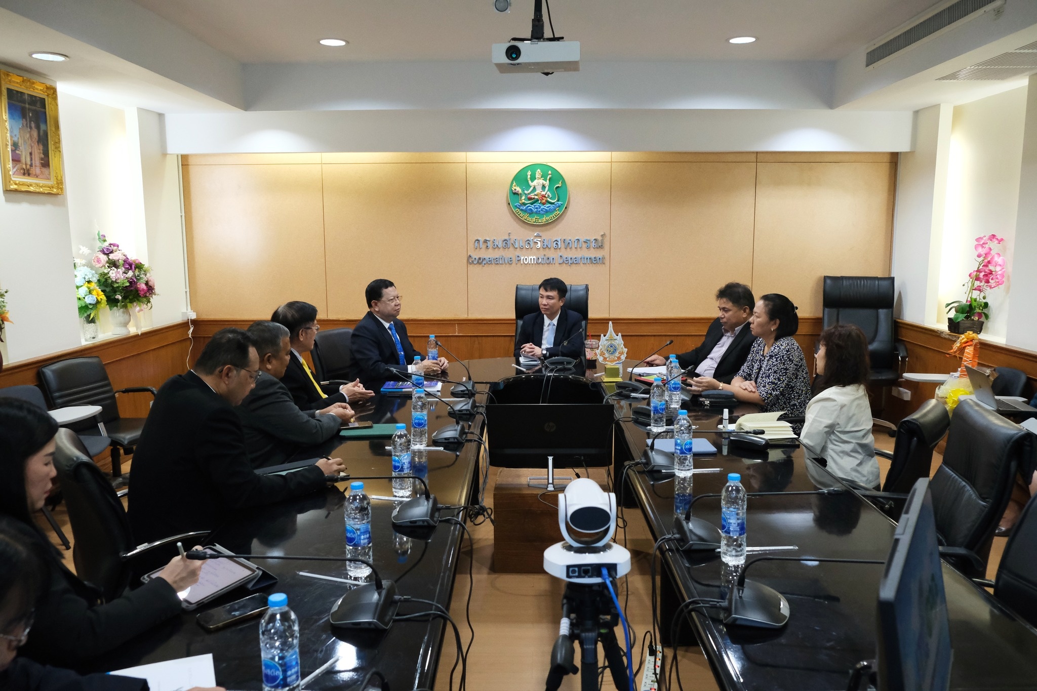 อธิบดีกรมส่งเสริมสหกรณ์ ให้การต้อนรับ ดร.มะณู บุญศรีมณีชัย ... พารามิเตอร์รูปภาพ 1