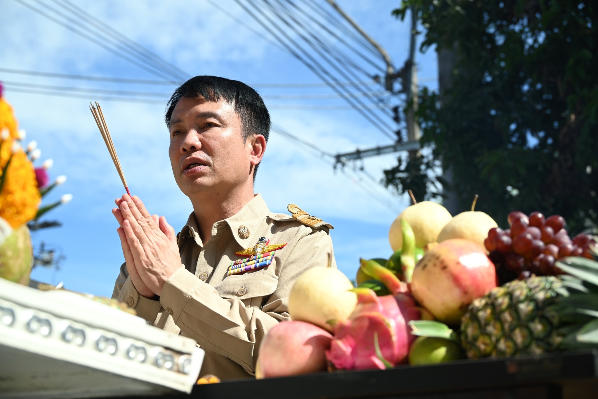 อธิบดีกรมส่งเสริมสหกรณ์ เข้าสักการะสิ่งศักดิ์สิทธิ์ ... พารามิเตอร์รูปภาพ 1