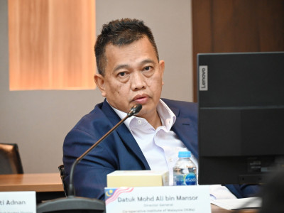 นางสาวปรานอม จันทร์ใหม่ ผู้ทรงคุณวุฒิด้านการสหกรณ์ ... พารามิเตอร์รูปภาพ 4