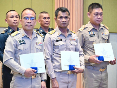 รองอธิบดีกรมส่งเสริมสหกรณ์ เข้าร่วมพิธีรับมอบปีกฝนหลวงพิเศษ ... พารามิเตอร์รูปภาพ 4