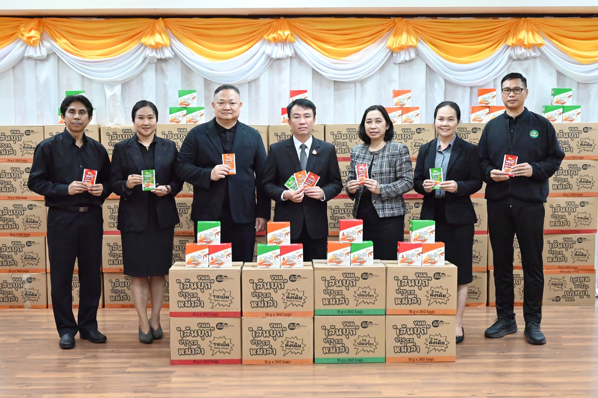 อธิบดีกรมส่งเสริมสหกรณ์ รับมอบสิ่งของ ... พารามิเตอร์รูปภาพ 1