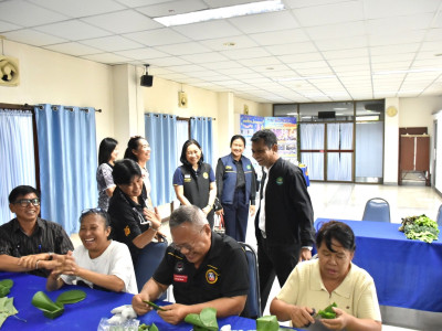 รองอธิบดีกรมส่งเสริมสหกรณ์ พร้อมด้วย นางสุชาดา เคนพิทักษ์ ... พารามิเตอร์รูปภาพ 7