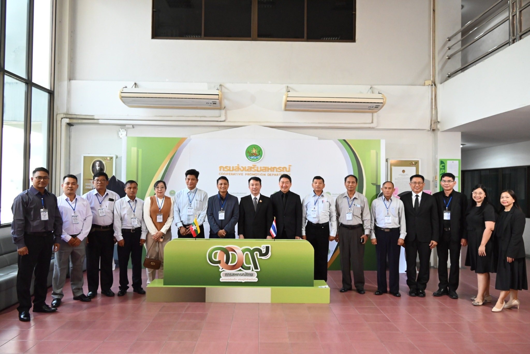 อธิบดีกรมส่งเสริมสหกรณ์ ให้การต้อนรับ และพบปะพูดคุยกับ Mr. ... พารามิเตอร์รูปภาพ 1