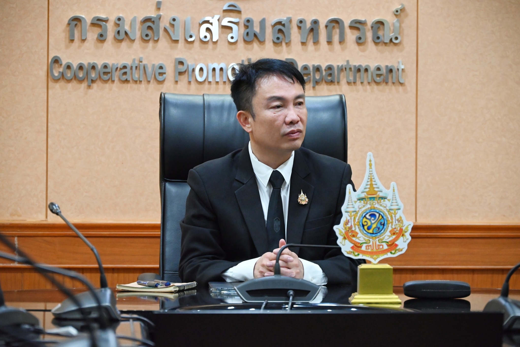 อธิบดีกรมส่งเสริมสหกรณ์ ให้การต้อนรับ รองศาสตราจารย์พิเศษ ... พารามิเตอร์รูปภาพ 1