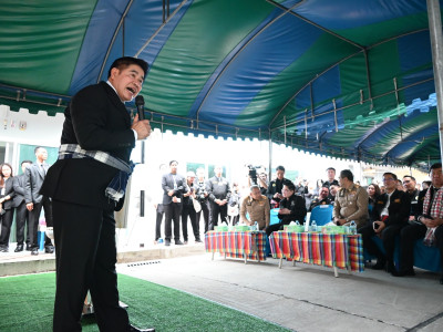 ร้อยเอก ธรรมนัส พรหมเผ่า รอง นรม. และ รมต.กษ. พร้อมด้วย ... พารามิเตอร์รูปภาพ 16