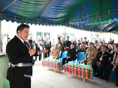 ร้อยเอก ธรรมนัส พรหมเผ่า รอง นรม. และ รมต.กษ. พร้อมด้วย ... พารามิเตอร์รูปภาพ 17