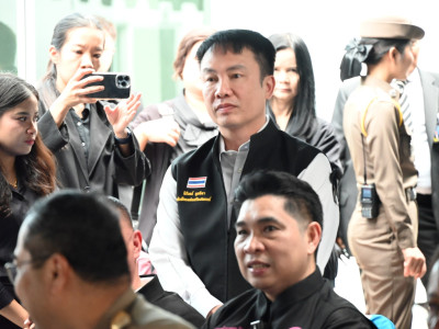 ร้อยเอก ธรรมนัส พรหมเผ่า รอง นรม. และ รมต.กษ. พร้อมด้วย ... พารามิเตอร์รูปภาพ 18