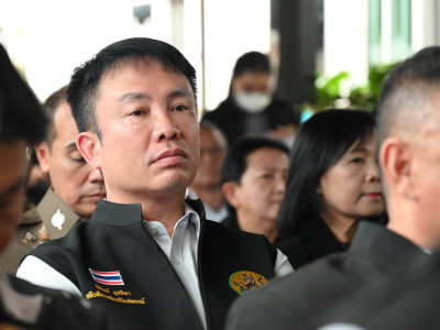 ร้อยเอก ธรรมนัส พรหมเผ่า รอง นรม. และ รมต.กษ. พร้อมด้วย ... พารามิเตอร์รูปภาพ 5