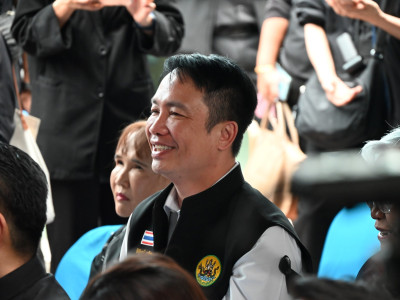 ร้อยเอก ธรรมนัส พรหมเผ่า รอง นรม. และ รมต.กษ. พร้อมด้วย ... พารามิเตอร์รูปภาพ 6