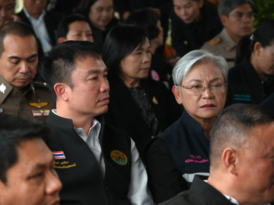 ร้อยเอก ธรรมนัส พรหมเผ่า รอง นรม. และ รมต.กษ. พร้อมด้วย ... พารามิเตอร์รูปภาพ 7