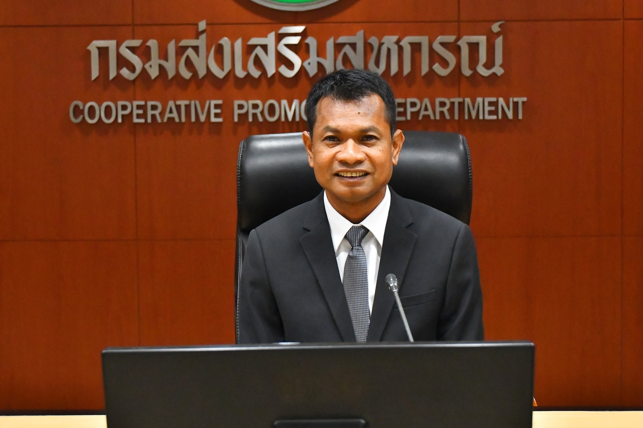 นายมนัส เทพรักษ์ รองอธิบดีกรมส่งเสริมสหกรณ์ ... พารามิเตอร์รูปภาพ 1