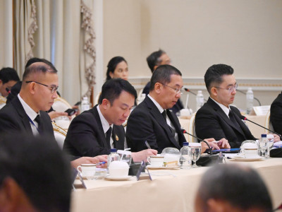 นายอนุทิน ชาญวีรกูล นายกรัฐมนตรี ... พารามิเตอร์รูปภาพ 10