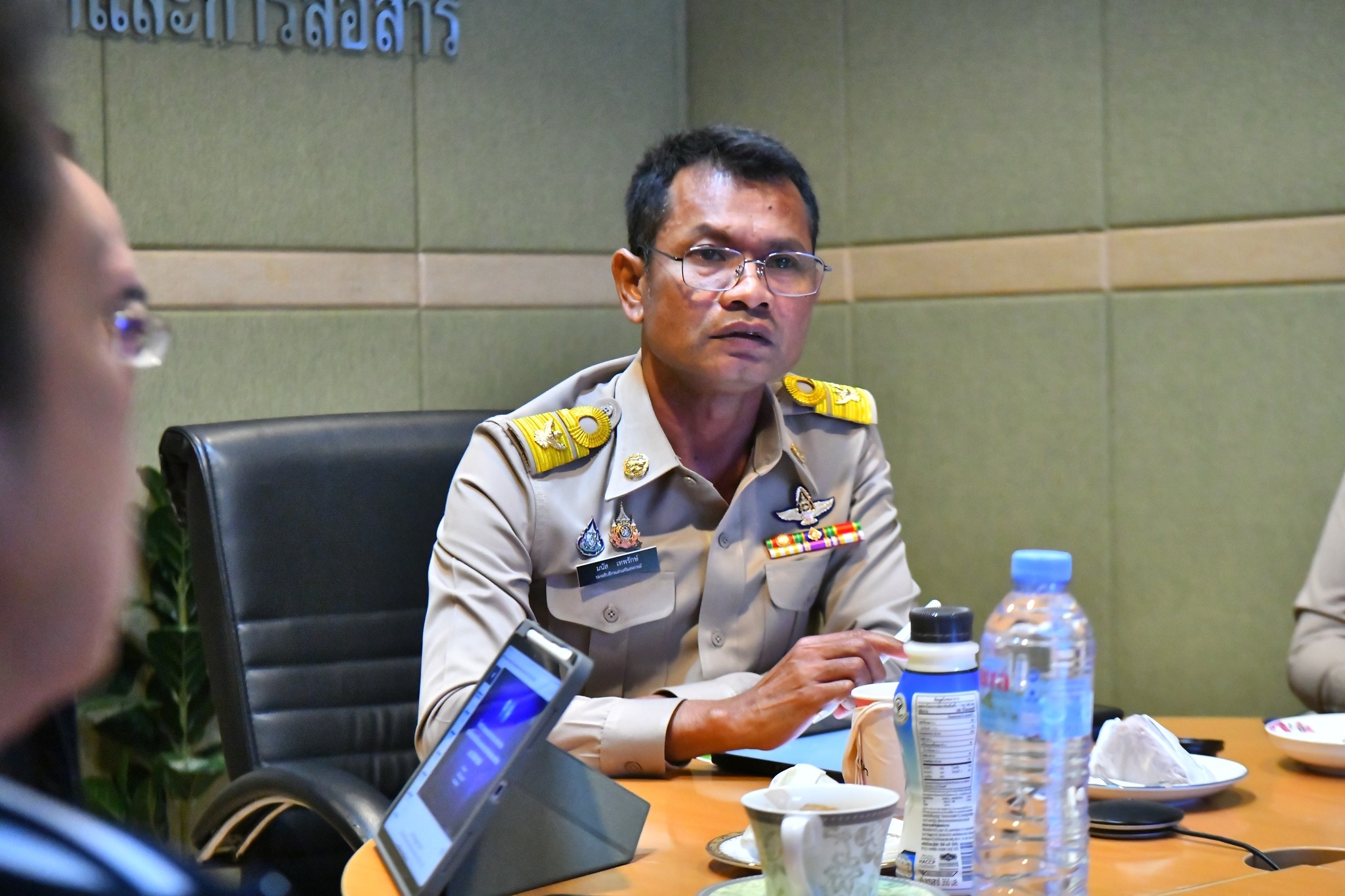 รองอธิบดีกรมส่งเสริมสหกรณ์ ให้การต้อนรับ นายอดิศร์ กฤษณวงศ์ ... พารามิเตอร์รูปภาพ 1