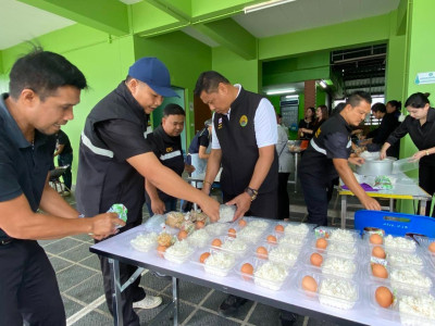 นายธนะวิทย์ ชูทอง ผู้ตรวจราชการกรมส่งเสริมสหกรณ์ ... พารามิเตอร์รูปภาพ 13