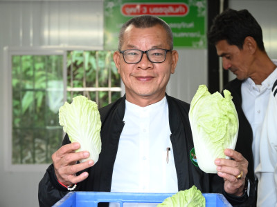 รองอธิบดีกรมส่งเสริมสหกรณ์ พร้อมด้วย นายวิศิษฐ์ ศรีสุวรรณ์ ... พารามิเตอร์รูปภาพ 1