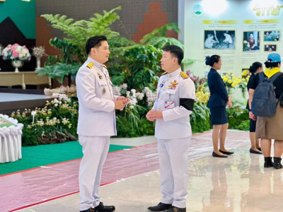 พระบาทสมเด็จพระวชิรเกล้าเจ้าอยู่หัว พร้อมด้วย ... พารามิเตอร์รูปภาพ 17